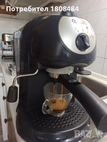 Кафемашина Делонги с ръкохватка с крема диск, работи отлично , снимка 2 - Кафемашини - 44717199