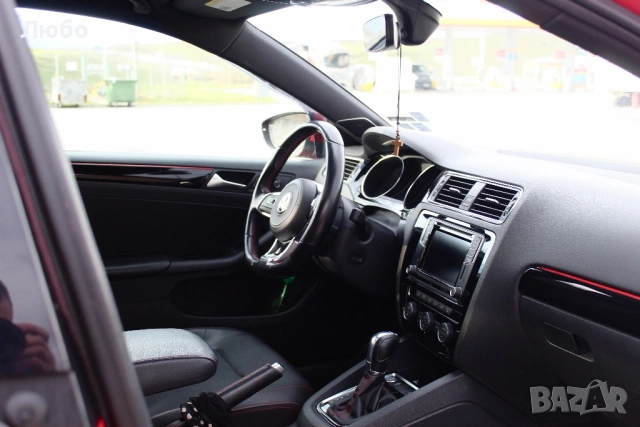 VW Jetta GLI 2018 г 211 кс DSG мъртва точка Park Assist CarPlay Android Auto, снимка 5 - Автомобили и джипове - 53575286