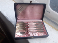 Комплект посребрени колекционерски лъжички в кутия, снимка 1 - Антикварни и старинни предмети - 44534011