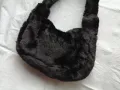 Дамска пухкава малка чантичка в черен цвят, снимка 8