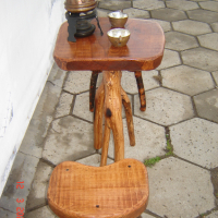 продавам  дървена маса и две столчета, снимка 6 - Други стоки за дома - 44780926