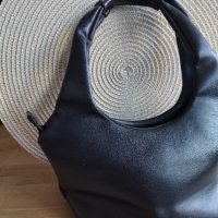 Черна чанта за рамо , снимка 2 - Чанти - 42477881