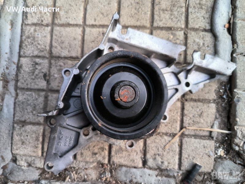 Водна помпа за Ауди А4 Б6 Audi A4 B6 SKF 81802, снимка 1