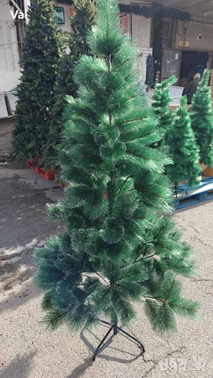 Заснежена елха с метална стойка, снимка 1