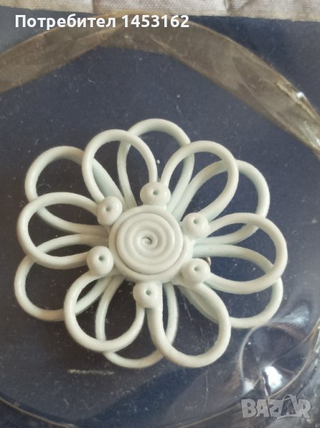 Старинна брошка от костен порцелан , снимка 1