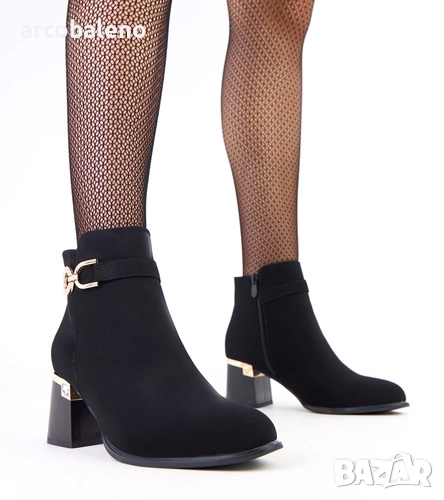 Елегантни дамски черни боти до глезена от матова еко кожа с декорации Kaletto, снимка 1