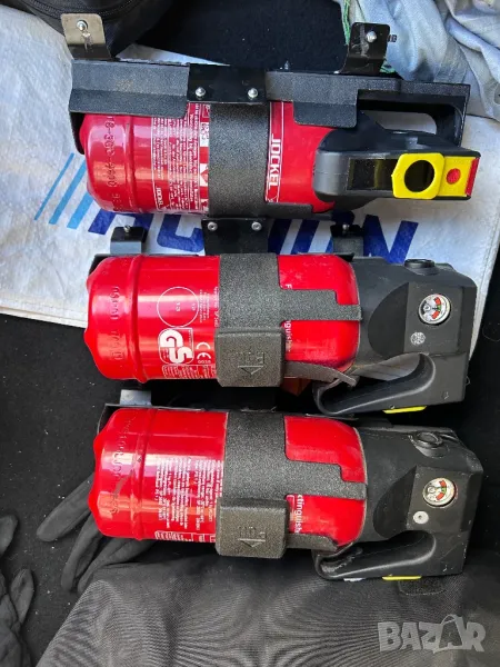 пожарогасител със стойка за монтаж автомобилен пожарогасител на една ръка разстояние, снимка 1