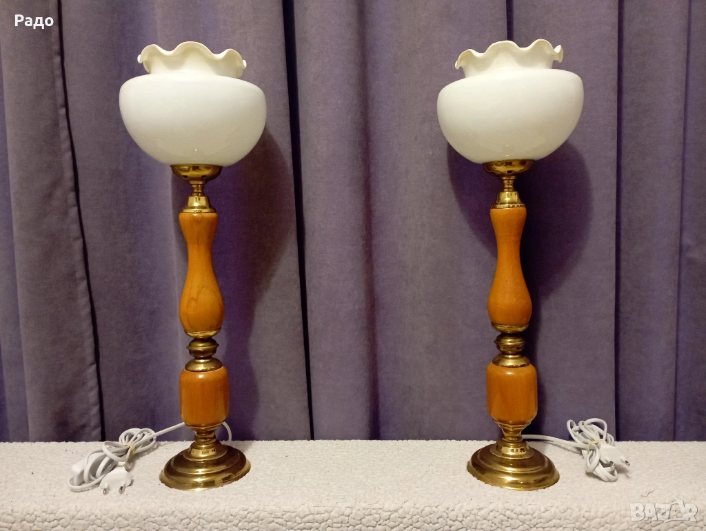 Комплект от две  лампи с бели стъклени абажури, снимка 1