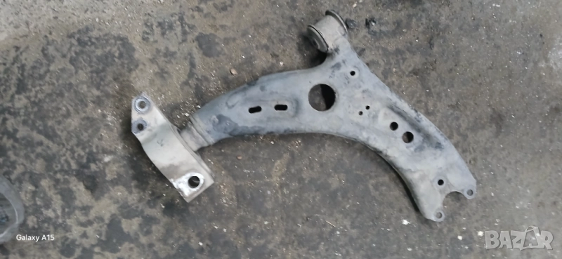 Преден десен носач  за Volkswagen Passat Sedan B7 2.0 TDI 140кс. (08.2010 - 12.2014), седан, снимка 1