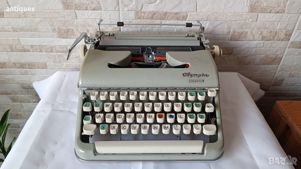 Стара пишеща машина Olympia COLORTIP - 1960" год., снимка 1