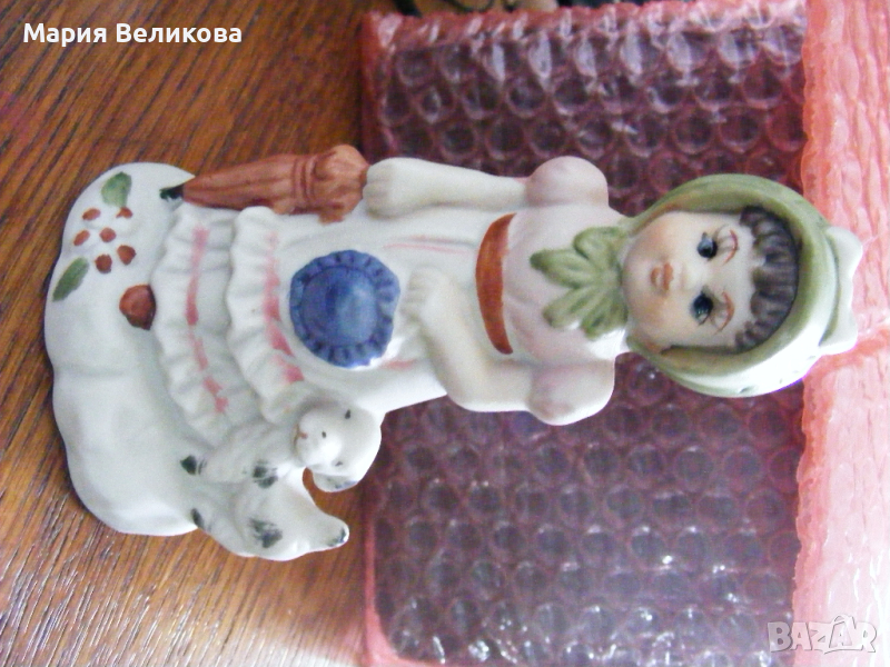 Порцеланова фигурка - Момиче с куче, бисквит, снимка 1