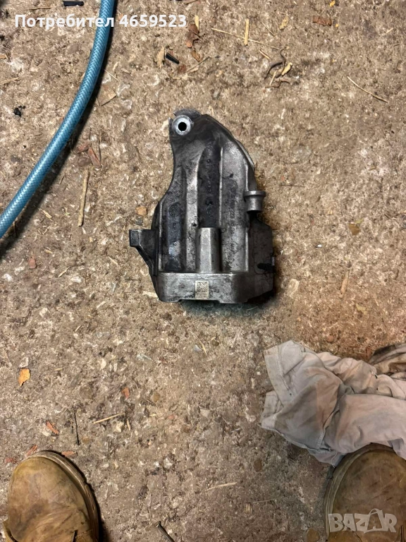 Лапа или основа закрепване тампон на двигател Мерцедес Mercedes 2.2Cdi само за 20лв. 6512230004, снимка 1