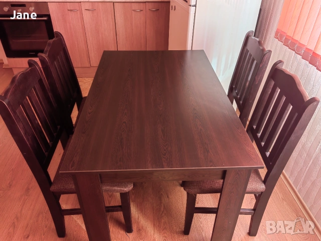 Трапезна маса с 4 стола, цвят тъмно кафяво венге, цена 100 евро