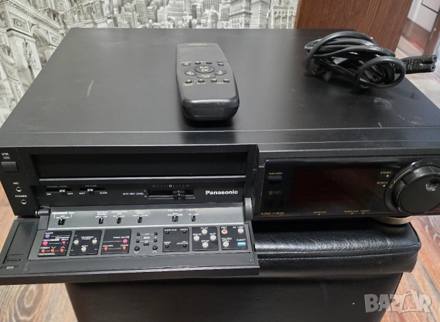 Продавам Panasonic NV-FS88 ,S-VHS , снимка 5 - Плейъри, домашно кино, прожектори - 53521954