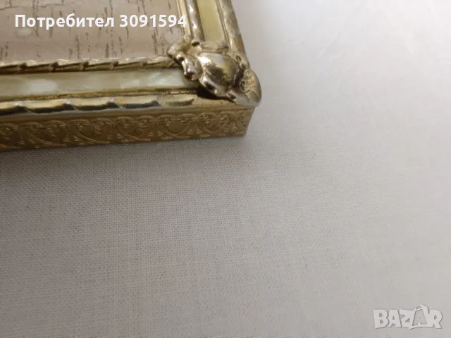     Винтидж рамка за снимки със статив от  метал и седеф в  добро състояние.    Размери 11/9,см, снимка 3 - Колекции - 49630668