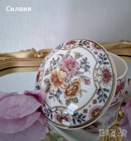 Красива порцеланова кутийка 