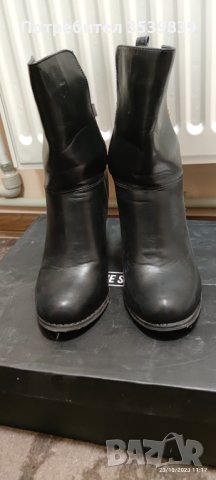 Дамски боти на ток