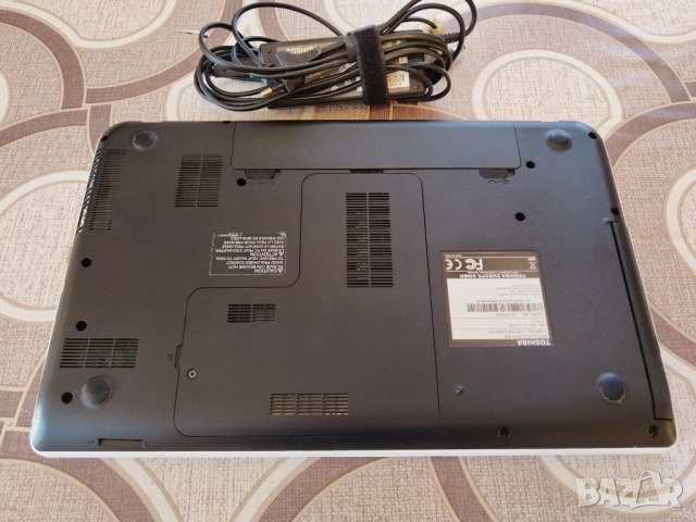 Лаптоп Toshiba Satellite C55-A, снимка 3 - Лаптопи за дома - 52929381