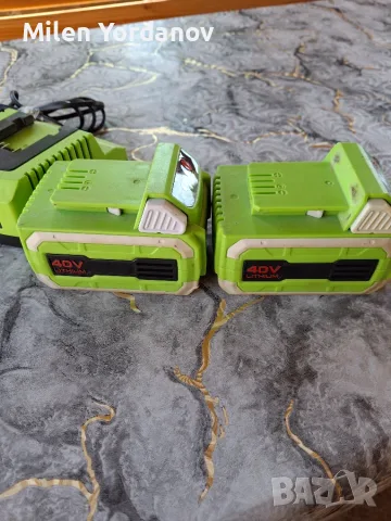 Продават се две батерии със зарядно марка voltr automax 40V 2500ah , снимка 3 - Батерии, зарядни - 56004528