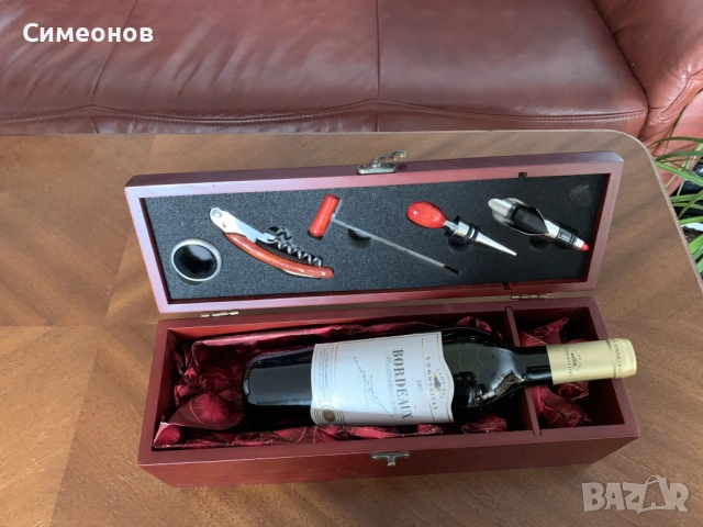 Подаръчна Луксозна дървена кутия за вино с 5 сомелиерски аксесоари
