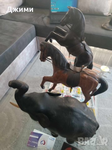 стари кожени статуетки