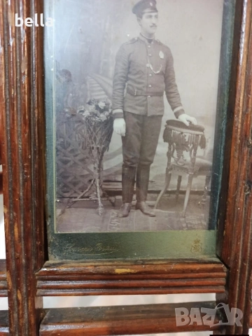 Стара оригинална фотография с военен, нач. XX век, в автентична дървена рамка, снимка 2 - Антикварни и старинни предмети - 53690996