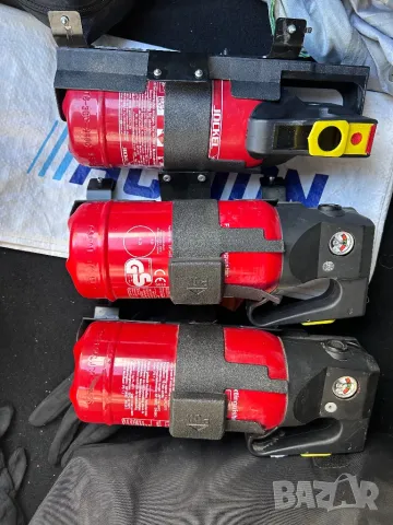 пожарогасител със стойка за монтаж автомобилен пожарогасител на една ръка разстояние