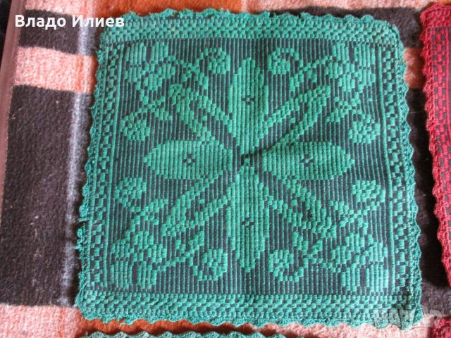 Възглавници кръгли многоцветни/ушити от майстор -шивач/  и квадратни/зелени и червени/ за стол, снимка 6 - Възглавници - 33814572