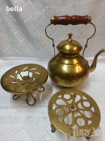 Бронзов голям чайник ,ръчна изработка -калайдисан отвътре ръчно гравиран, поставкан и спиртник, снимка 6 - Антикварни и старинни предмети - 50747831