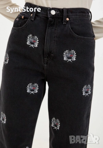 Tommy Jeans Ultra High Rise Tapered "Mom" Jeans – Черен деним с бродерия, снимка 11 - Дънки - 53300227