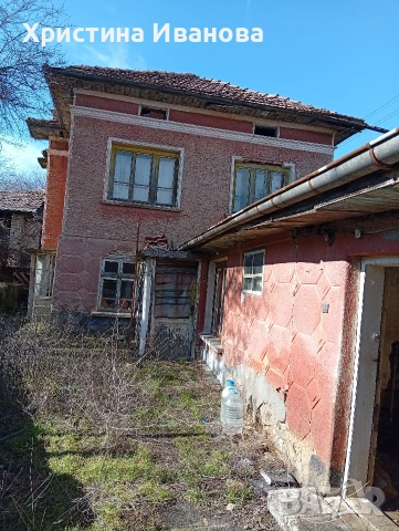 двуетажна къща в с.Паскалевец, снимка 2 - Къщи - 53736972