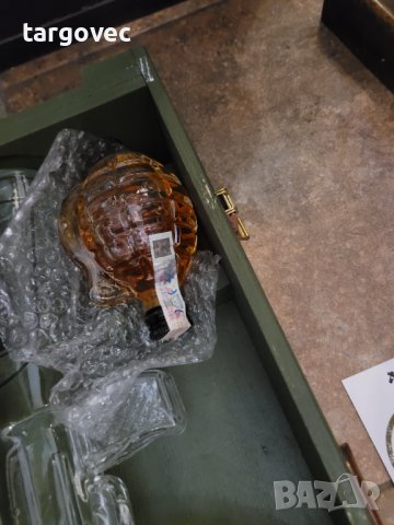 Колекционерска бутилка водка и чаши арми водка, снимка 5 - Други - 41724272