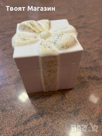 Ръчно изработен сувенир от акрилна смола със соева свещ – бял със златист акцент, снимка 6 - Ръчно изработени сувенири - 52907910