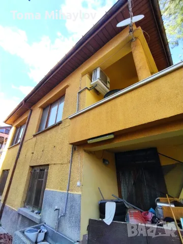 Продавам двуетажна къща в кв. Овчарски, снимка 4 - Къщи - 56131385