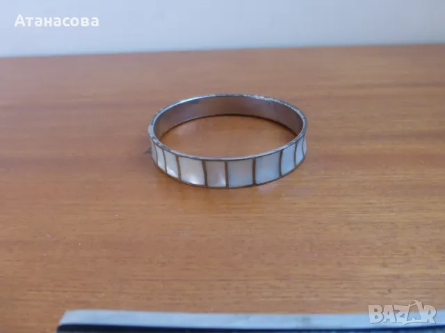 Стара седефена гривна бронз