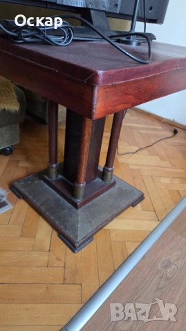 Старинна масичка, квадратна, дърво и метален обков