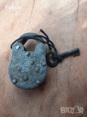 Стар кован катинар кофар катанец с ключ маркировки 2, снимка 2 - Антикварни и старинни предмети - 53685495