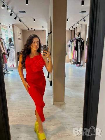 рокля с 3Д цвете