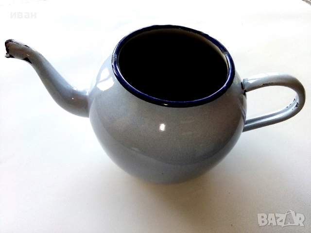 Стар,малък емайлиран чайник - 1975г.