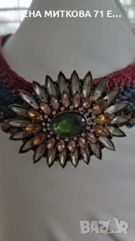 Масивно колие на ZARA с цветни кристали и ръчно изплетена яка върху метална основа, снимка 2 - Колиета, медальони, синджири - 53419537