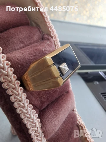 ЗЛАТЕН МЪЖКИ ПРЪСТЕН С ЧЕРЕН КАМЪК И МАЛЪК ДИАМАНТ , снимка 3 - Пръстени - 51025179