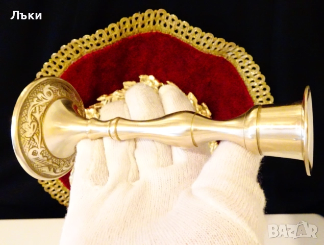 Бронзов свещник,релефни барокови орнаменти. , снимка 5 - Антикварни и старинни предмети - 52595471