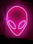 👽 LED Неонова Лилава Глава на Извънземно, снимка 1