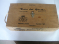 Дървена опаковка от две бутилки вино “Terre del Barolo”.