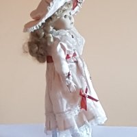 Порцеланова кукла със стойка , снимка 4 - Кукли - 41745826