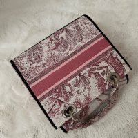 Малка кокетна дамска чанта , снимка 1 - Чанти - 44208071