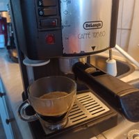 Кафемашина Делонги Тревизо с ръкохватка с крема диск, работи отлично и прави хубаво кафе с каймак , снимка 4 - Кафемашини - 41282075