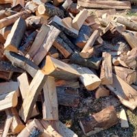 Нарязани и нацепени дърва за огрев 