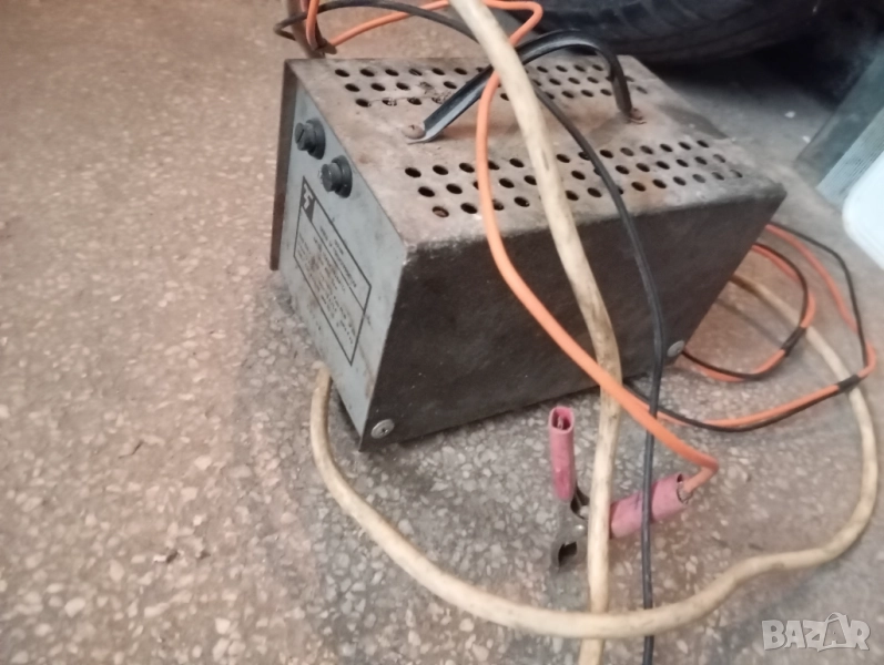 Българско зарядно за акумулатор 12V, снимка 1