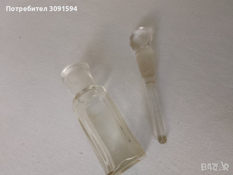 Винтидж прозрачна стъклена бутилка  ,шишенце за парфюм със стъклена запушалка, снимка 1